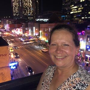 Meet your Posher, Elizabeth